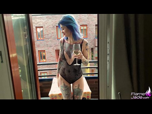 ❤️ 巨大的女孩大口吸吮,在空旷的天空下热情地做爱 ❤ Porno vk﹏﹏